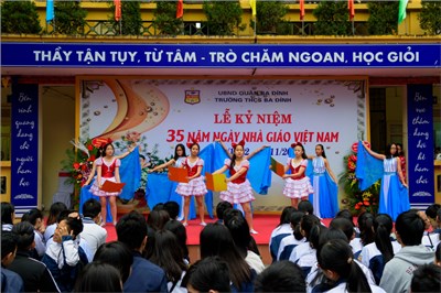 Trường THCS Ba Đình tổ chức Ngày hội thầy và trò chào mừng 35 năm ngày Nhà giáo Việt Nam 20/11 đầm ấm - tươi vui